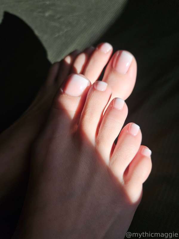 I'm OBSESSED with my new pedi, it was worth every penny 💅 I .. 5