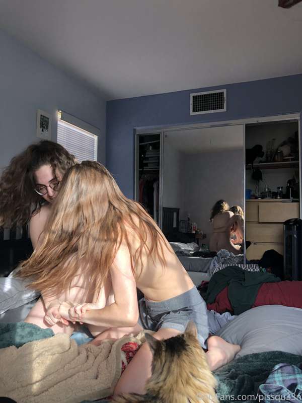 girls in motion 👯‍♀️ we started fighting bc i kept trying to.. 3