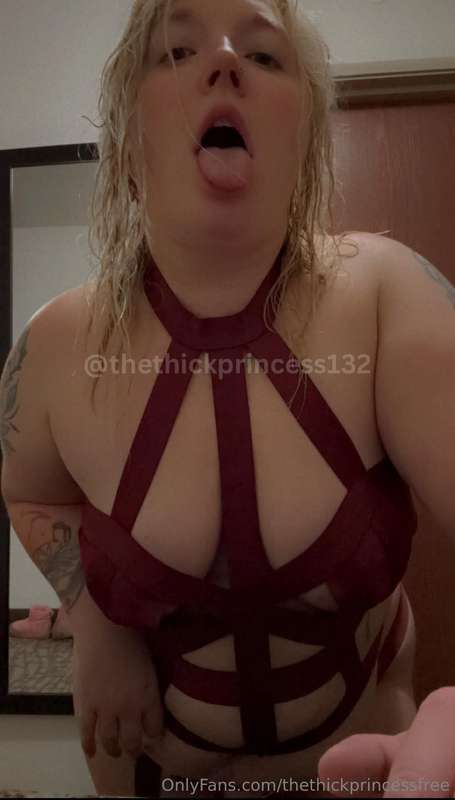 I’m your new favorite thicc addiction🍑Free: @thethickprinces..