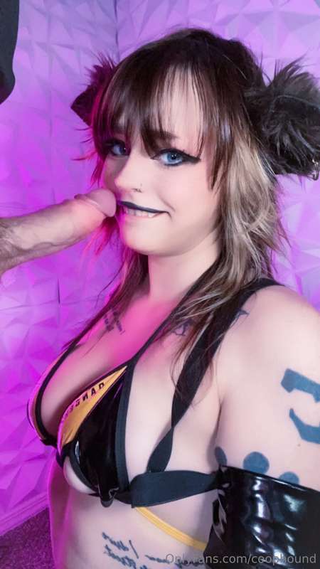 It’s time for Cyber Kitty playtime 😌⚠️😻  If you didnt reciev.. 12