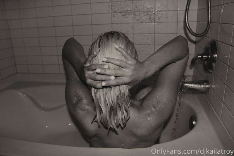 Just a lil taste from one of my shoots I did recently.