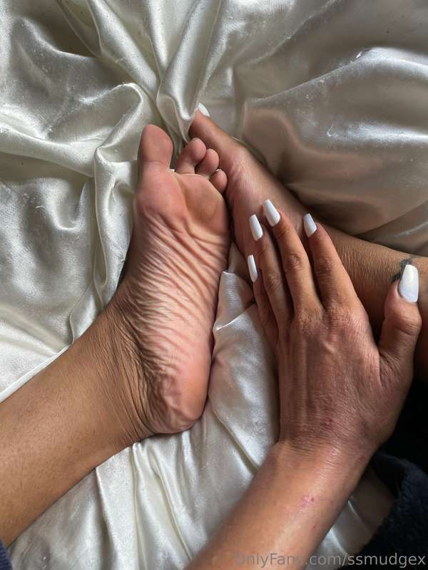 Should I take more foot pics? 🤭