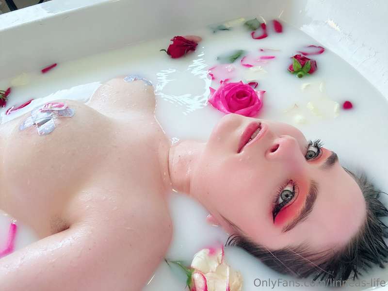 🌹Milk bath photoset part 2 enjoy ;) the video will be coming.. 5