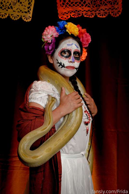 Frida - Fansly - 03 Nov, 2021