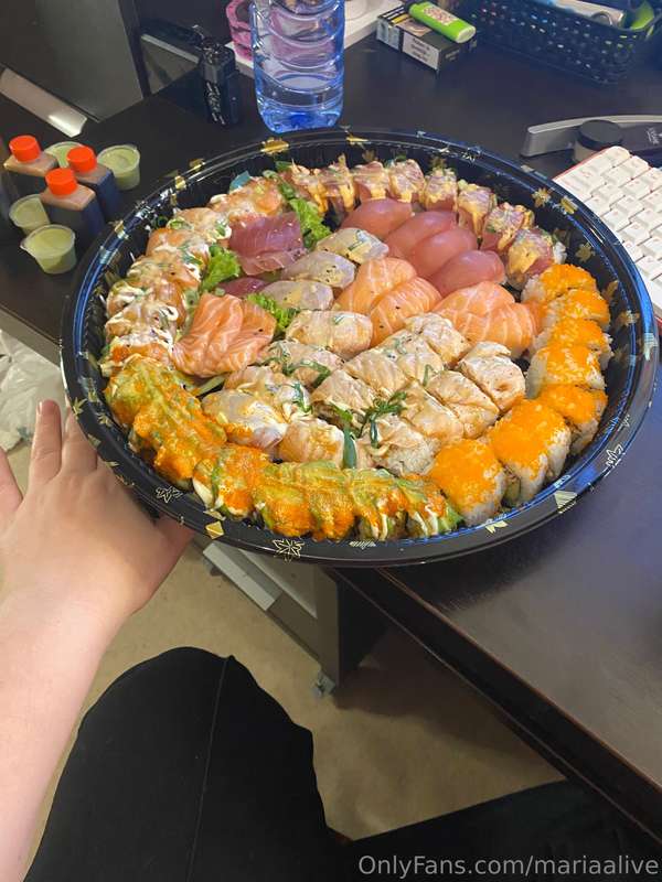 I just ate as much sushi as I could, video coming tomorrow 🍣.. 5