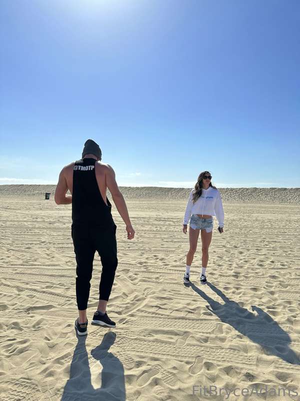 It was only right to hit the pose on Venice Beach 😏 @tmotp