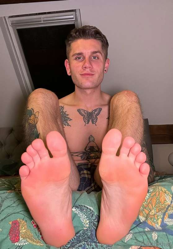 Some more feet 😅😏 7