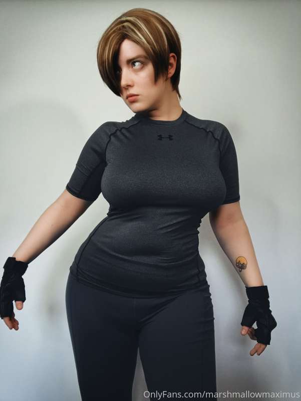 Throwback to when I first attempted to cosplay Leon Kennedy .. 5