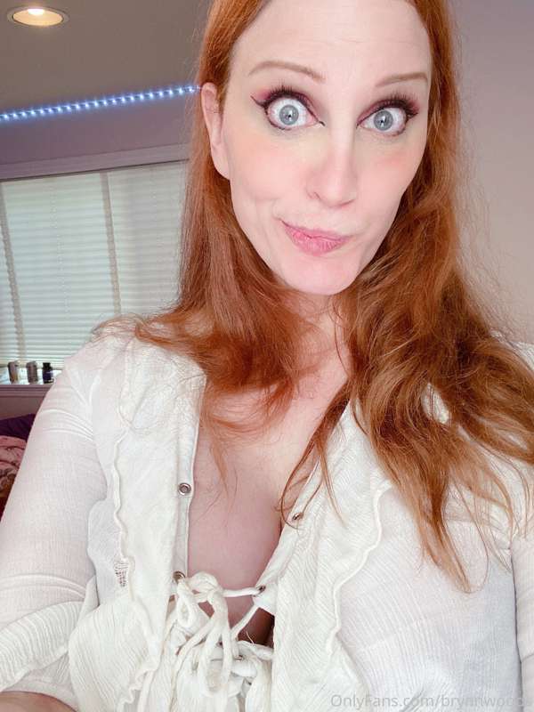 Was messing around with an E-milf look today so of course o .. 5