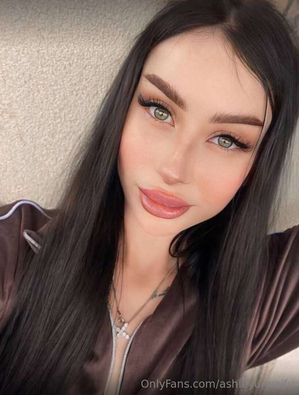 ⚡️ @yourgirlannaa ⚡️I have something to show you 😈🔥🤭I won't ..
