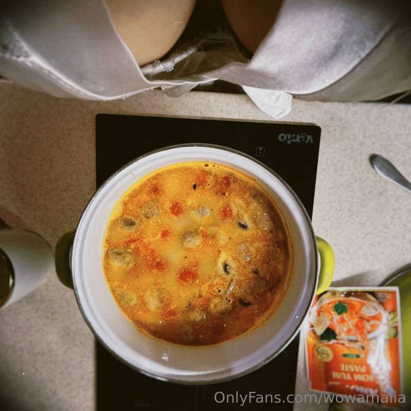 Tom Yum or Tom YUMM?Cooking something HOT… and not just on t..