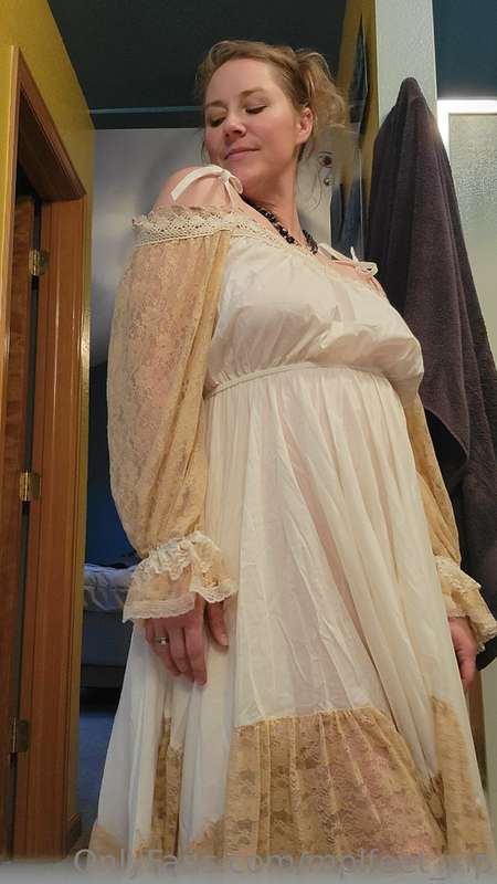 Had a fun weekend got a new dress!   You should see it twirl..