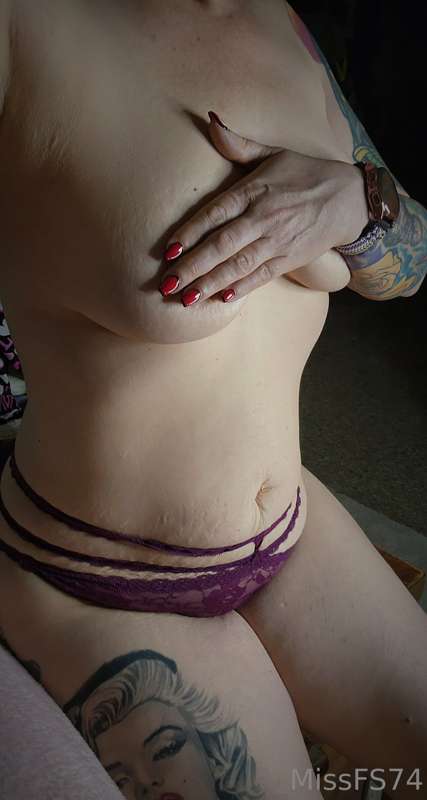 Did a mini nude shoot this morning. Paid post coming later t..