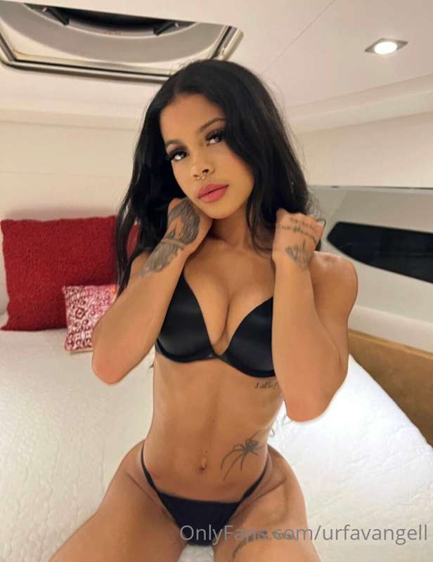 I’m live tonight 8pm est ❤️❤️