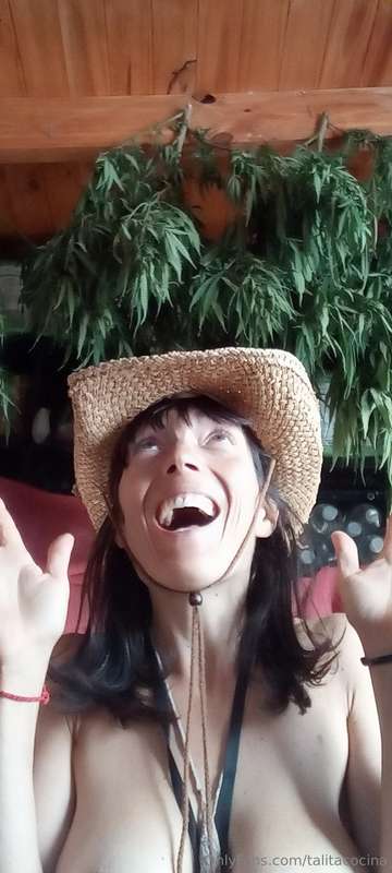 Se viene abril 420 👩‍🍳😉💕🌱💚💚💚💚