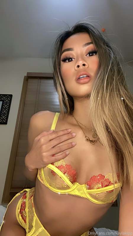 Do you like this new yellow set I just got today? 🙈💛 2