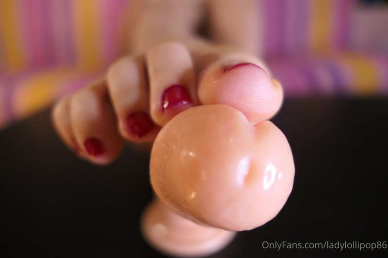 I know you wish to be that dildo😈 2