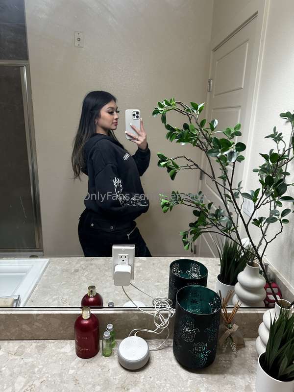 Already thinking about me? Might as well DM me 🥵 @baberose