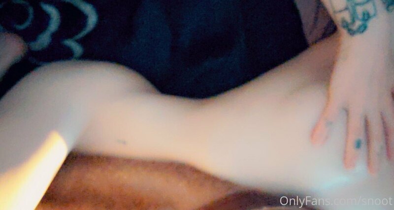 good mernin from my blurry side boob ?