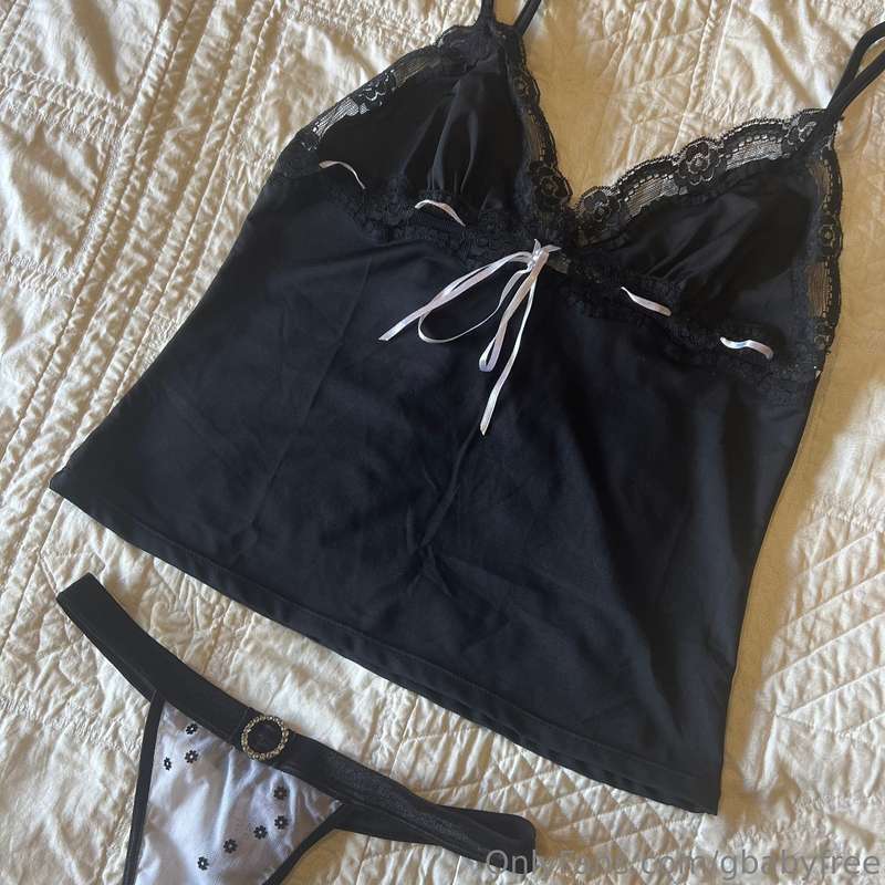 I posted a sexy video set in this top & thong, if you want t..
