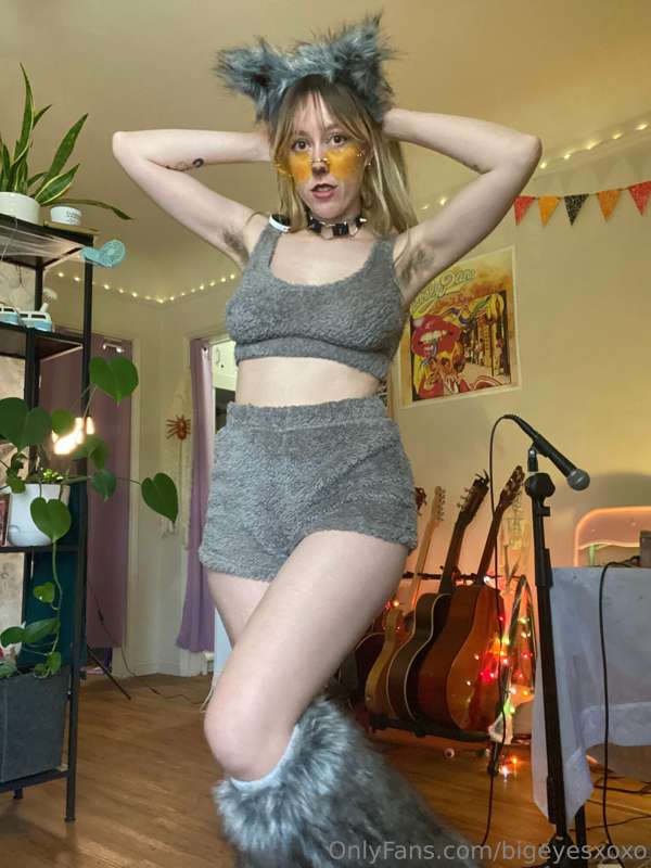 Hopping on chaturbate now 🐺