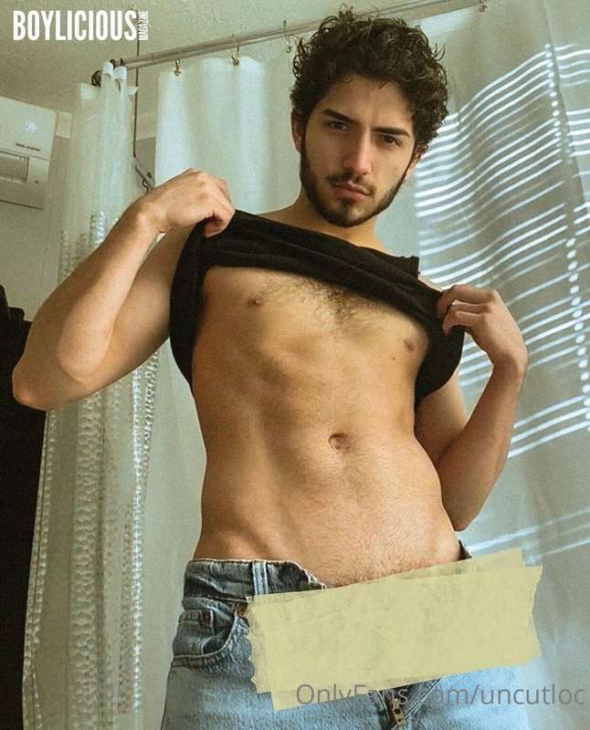 here’s a little photoshoot i did with BoyliciousMag from twi..