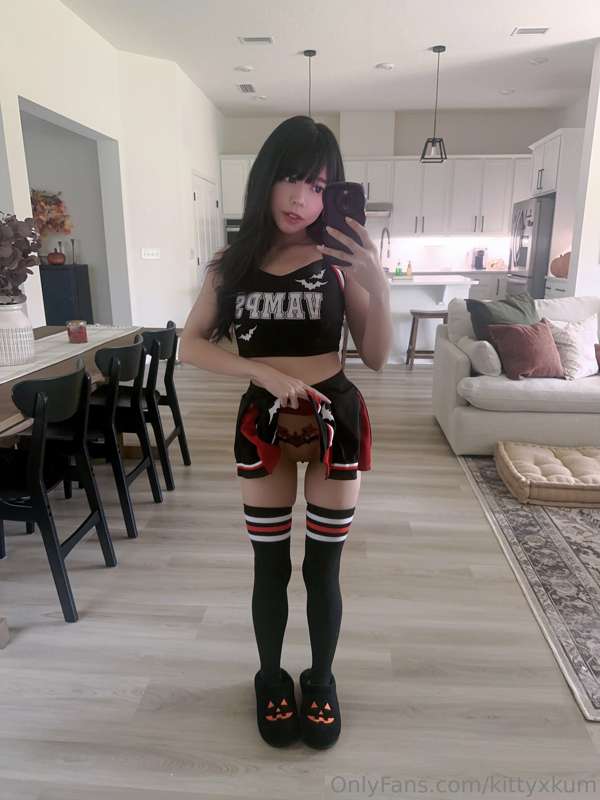 i have a halloween party tomorrow where i will also be celeb.. 7