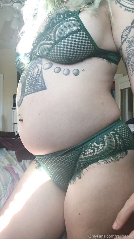 filling up my belly and playing with my curves 🥰 should I do.. 15