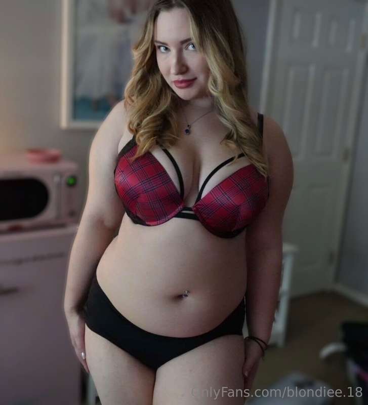 Blondiee.18 - Onlyfans - 09 Feb, 2025