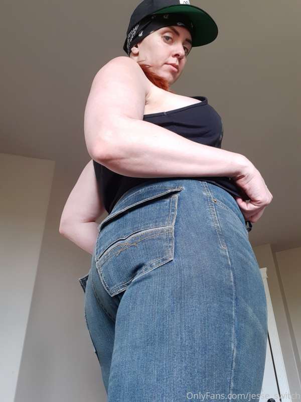 Turns out your butch lesbian friend has been packing a BODY .. 8