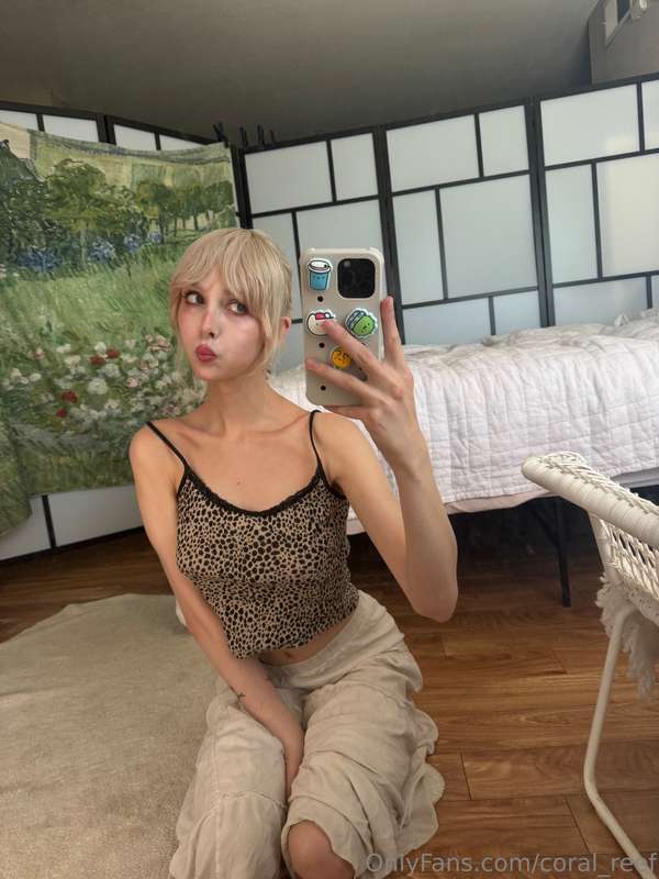 Drop a ❤️ in my Dm's and i will send you a cute pic back 😋