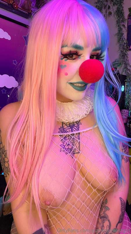 Do it honk? Maybe 😏 watch my cream pie and find out 😉💕 4