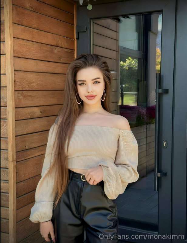 @di_kitty She has bouncy boobs with hard nipples 😇🍒
She moan..