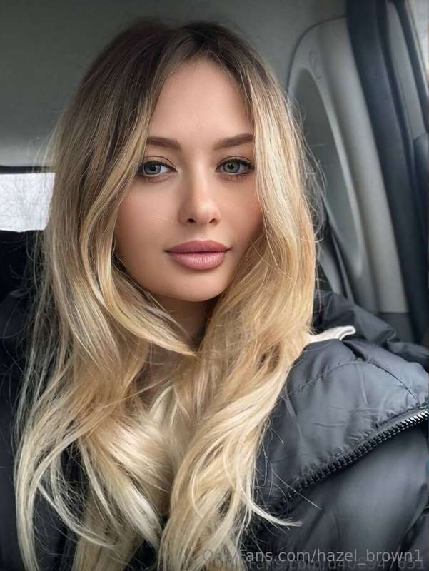 Just a friendly Ukrainian girl ➡️ 💋 @nnut_ella spreading lov..