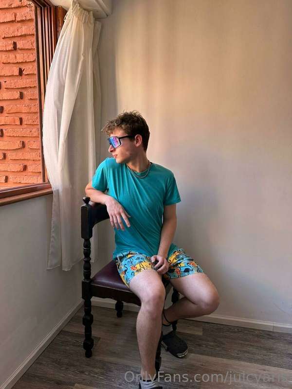 What are yuo looking at?😊😉 1