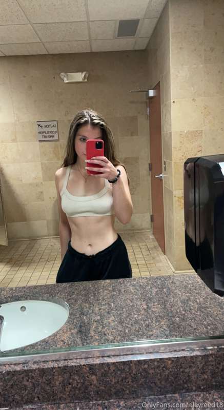 Work me out daddy 💦💦 tip me $10 and dm me let’s play