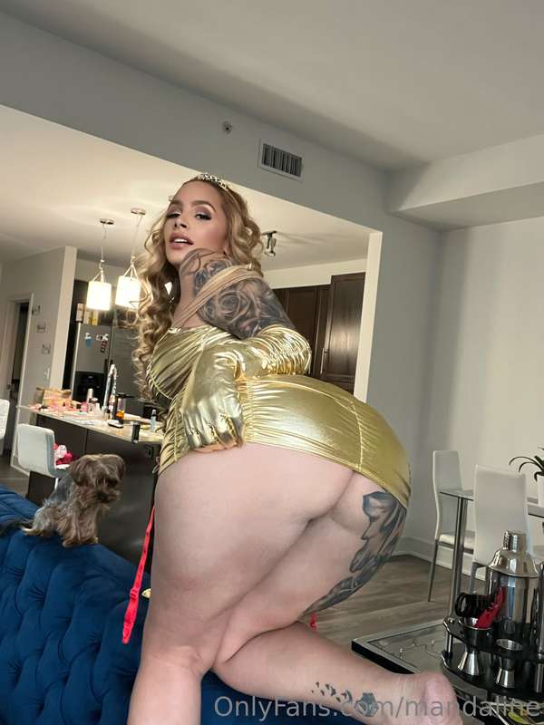 Who’s the beast to my belle? 🐺 🌹 are you ready for this set .. 2