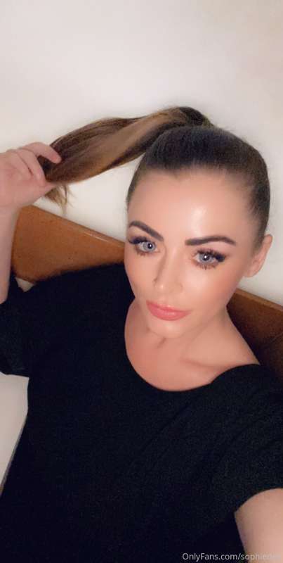 Thinking of you.
🖤💋