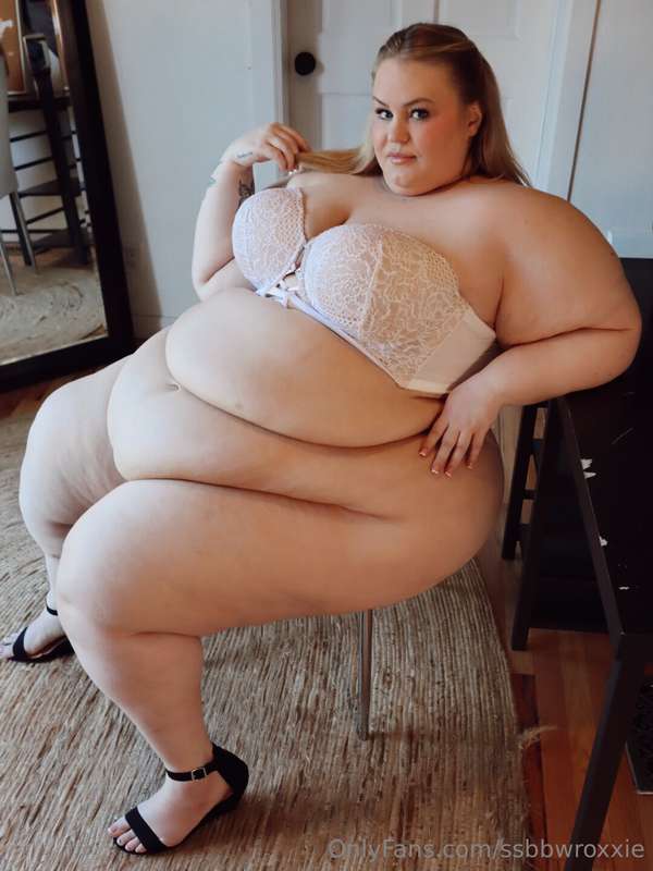 Staying late at work is no fun, but your sexy fat secretary .. 15