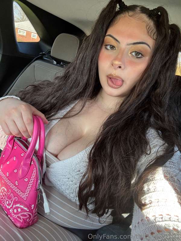 Swipe right silly 🤪  5
