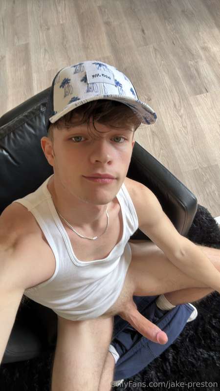 You like me in a hat? 😮‍💨 2