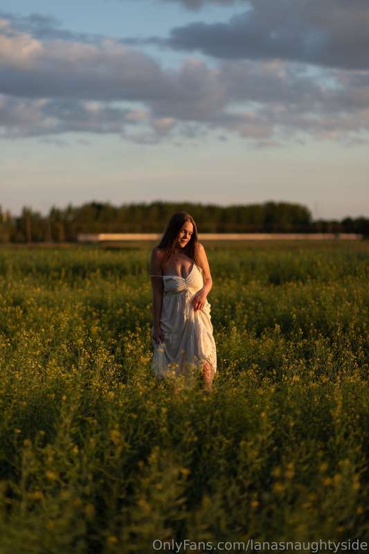 did a sunset photoshoot last night 🌅🌾