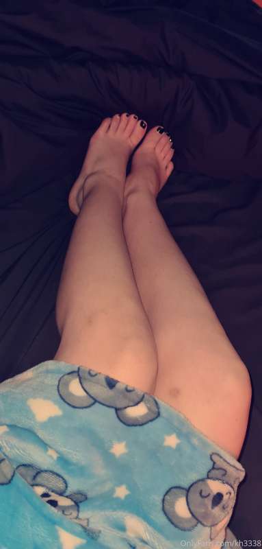 I think it's time for a pedicure 🦶 Wouldn't mind my feet bei..