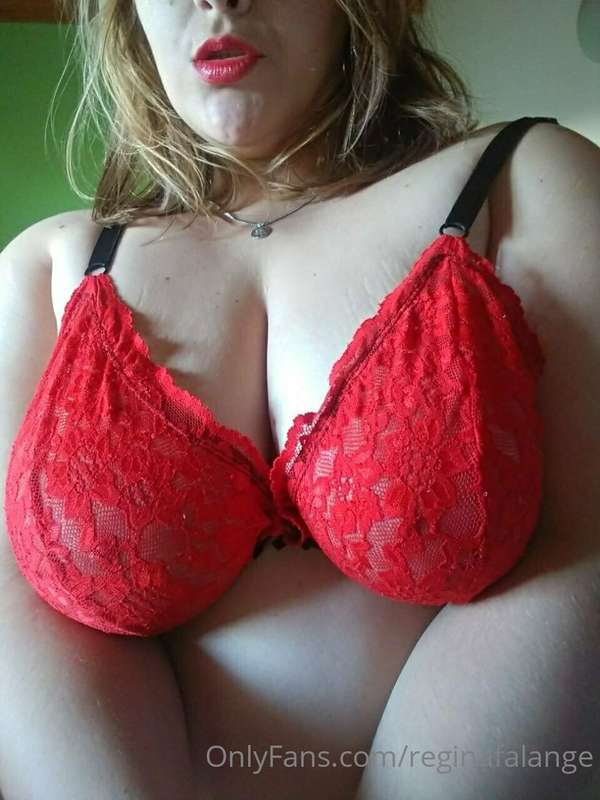 Follow my Hot Latina Argentina friend with huge tits😏  Onlin..