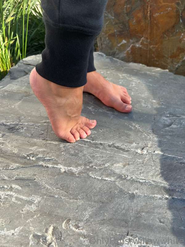 went for a walk, this is for the feet guys xo 😘 12