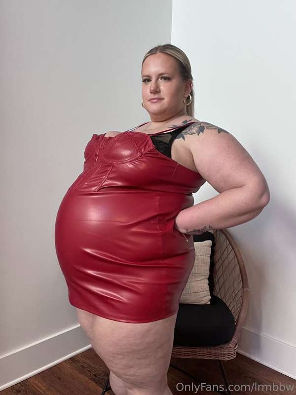 Tried on a bunch of new dresses! They ended up being tighter.. 2