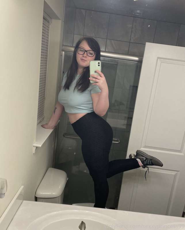 I used to love taking pics in this bathroom 4