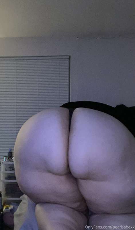 Baby girl needs a spanking.😈😈 I wanna see some handprints on..
