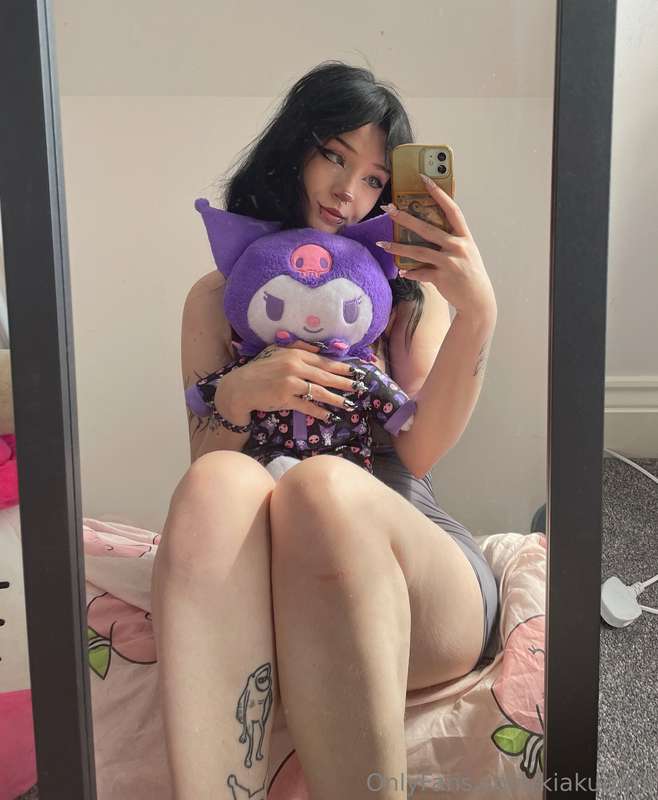 Thigh fucking vid with back and front pov and some cute pics.. 13
