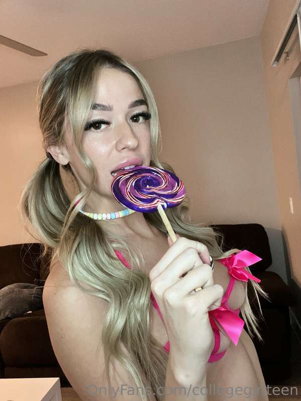 Daddy I am horny for your cock, message me👀😏💕